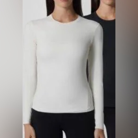 Yogalicious Tops - yogalicious seamless bridgett long sleeve White Black Long Sleeve Top 2 Pack L